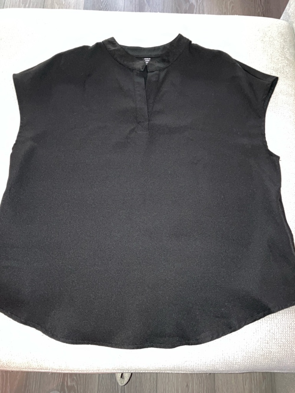 SHEIN Black Split-Neck Sleeveless Top